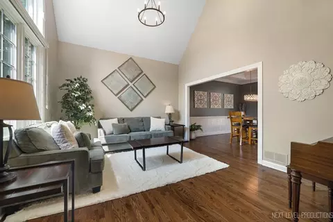 2401 Legacy Dr, Aurora, IL 60502 photo 9