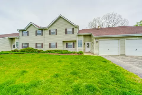 86 Gant Cir #G, Streamwood, IL 60107