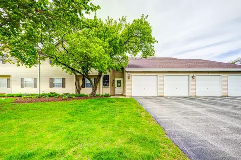 99 Gant Cir #C, Streamwood, IL 60107