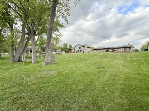 Exterior - 1663 Brandywine Ln, Dixon, IL 61021 photo 3 of 3