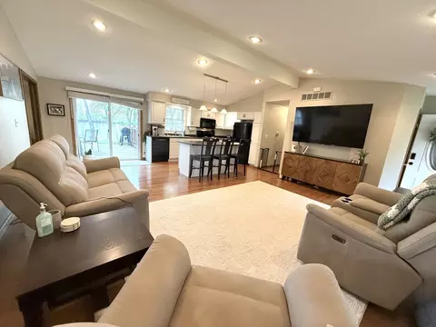 Living - 1663 Brandywine Ln, Dixon, IL 61021 photo 2 of 3