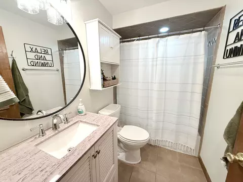 Bath - 1663 Brandywine Ln, Dixon, IL 61021 photo 1 of 1