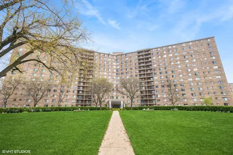 7141 N Kedzie Ave #903, Chicago, IL 60645