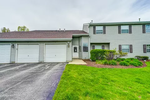 109 Gant Cir #B, Streamwood, IL 60107