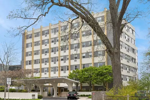 1410 Sheridan Rd #7B, Wilmette, IL 60091