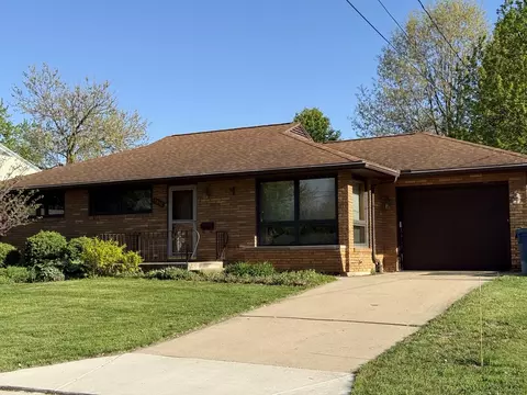 1916 12th St, Peru, IL 61354 photo 2