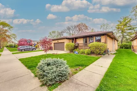 4234 Suffield Ct, Skokie, IL 60076