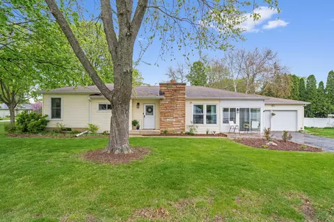 27 W340 Washington Ave, Winfield, IL 60190