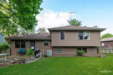 1066 Maple Ln, Batavia, IL 60510 photo 23