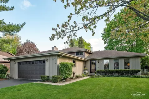 1066 Maple Ln, Batavia, IL 60510