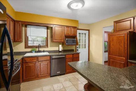 1066 Maple Ln, Batavia, IL 60510 photo 10