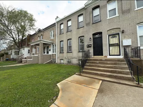 10557 S Corliss Ave, Chicago, IL 60628