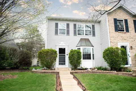 1378 Arlington Ct, Geneva, IL 60134