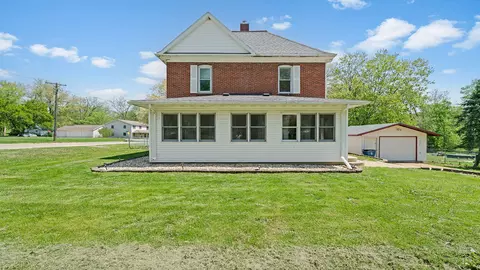 630 Willett Ave, Dixon, IL 61021