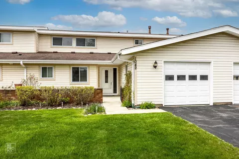 1042 Cranbrook Dr, Schaumburg, IL 60193