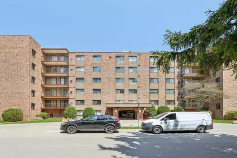 1702 Mill St #302, Des Plaines, IL 60016 photo 1