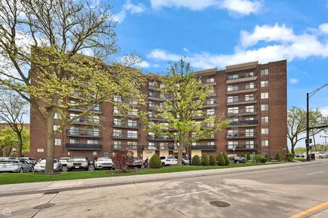 711 S River Rd S #309, Des Plaines, IL 60016