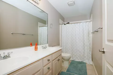 Bath - 2201 Foxtail Rd, Bloomington, IL 61704 photo 9 of 10