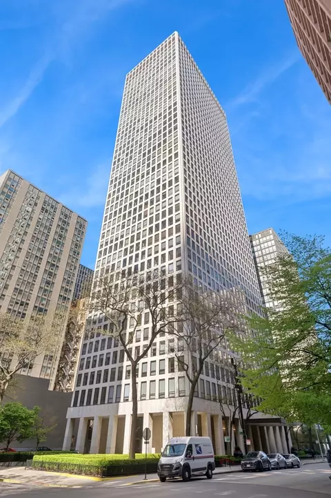 260 E Chestnut St #1706, Chicago, IL 60611