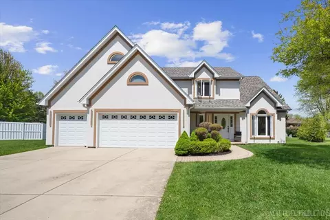 1017 Mandalay Ct, Naperville, IL 60563