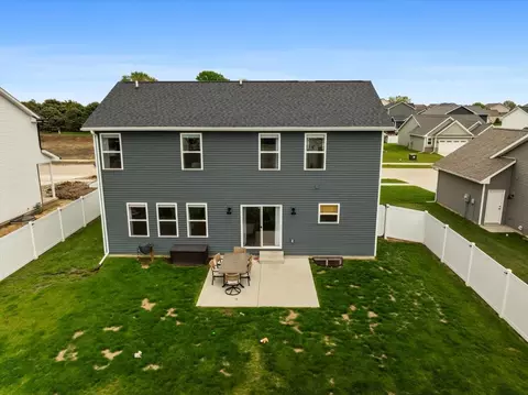 Exterior - 711 Rapp Dr, Mahomet, IL 61853 photo 4 of 4