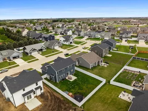 View/Area - 711 Rapp Dr, Mahomet, IL 61853 photo 2 of 4