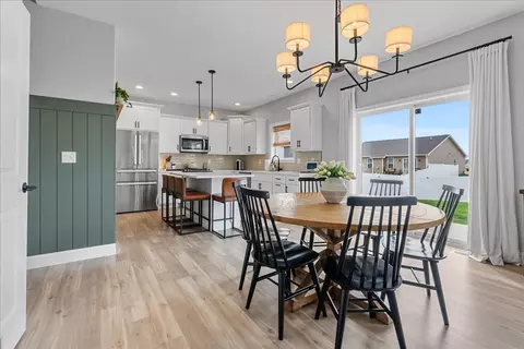 Dining - 711 Rapp Dr, Mahomet, IL 61853 photo 2 of 3