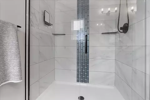 Bath - 711 Rapp Dr, Mahomet, IL 61853 photo 3 of 4