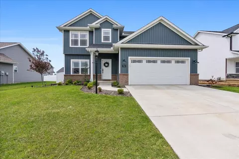 711 Rapp Dr, Mahomet, IL 61853