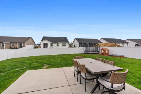 Exterior - 711 Rapp Dr, Mahomet, IL 61853 photo 3 of 4
