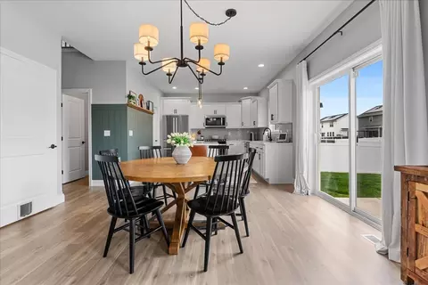 Dining - 711 Rapp Dr, Mahomet, IL 61853 photo 3 of 3