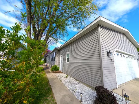 119 Club Cir, Belvidere, IL 61008
