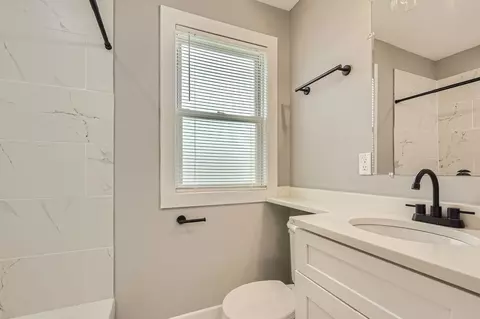 Bath - 504 W 127th Pl, Chicago, IL 60628 photo 1 of 2