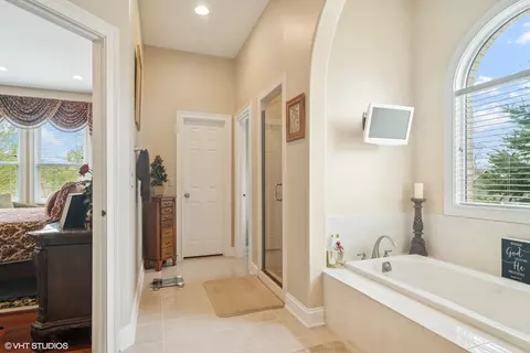 Entry Way - 2001 Anthony Ln, Mchenry, IL 60051 photo 3 of 5