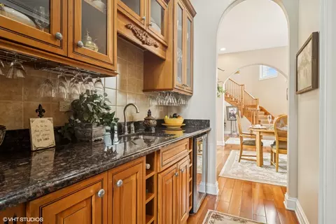 Kitchen - 2001 Anthony Ln, Mchenry, IL 60051 photo 4 of 9