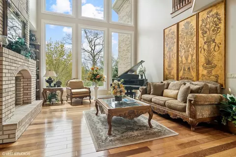 Living - 2001 Anthony Ln, Mchenry, IL 60051 photo 3 of 8