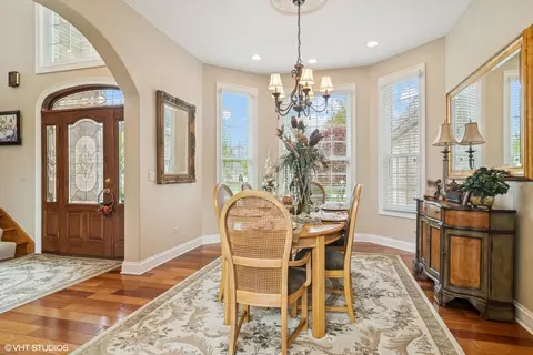 Dining - 2001 Anthony Ln, Mchenry, IL 60051 photo 2 of 3