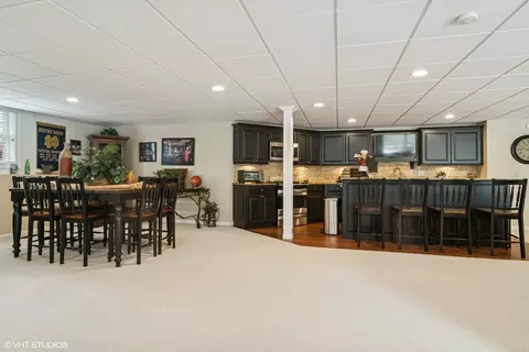Kitchen - 2001 Anthony Ln, Mchenry, IL 60051 photo 7 of 9