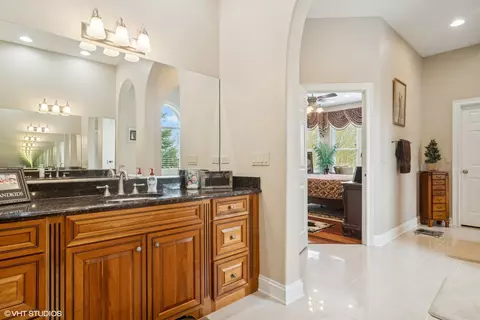 Entry Way - 2001 Anthony Ln, Mchenry, IL 60051 photo 4 of 5