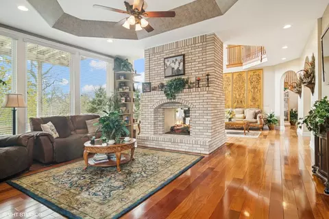 Living - 2001 Anthony Ln, Mchenry, IL 60051 photo 2 of 8