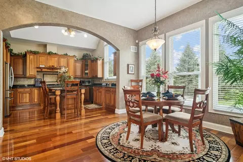 Dining - 2001 Anthony Ln, Mchenry, IL 60051 photo 3 of 3