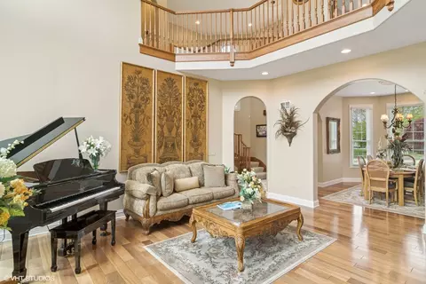 Living - 2001 Anthony Ln, Mchenry, IL 60051 photo 7 of 8