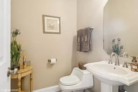 Bath - 2001 Anthony Ln, Mchenry, IL 60051 photo 5 of 5