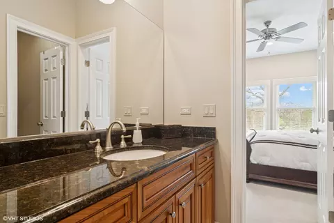 Bath - 2001 Anthony Ln, Mchenry, IL 60051 photo 4 of 5