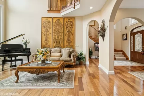 Living - 2001 Anthony Ln, Mchenry, IL 60051 photo 6 of 8