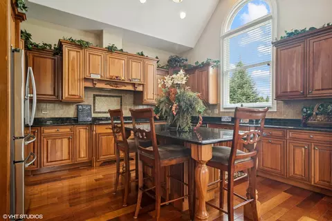 Kitchen - 2001 Anthony Ln, Mchenry, IL 60051 photo 2 of 9