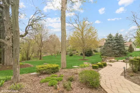 Exterior - 2001 Anthony Ln, Mchenry, IL 60051 photo 18 of 31