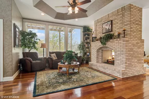 Living - 2001 Anthony Ln, Mchenry, IL 60051 photo 8 of 8
