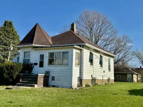 251 E 1st St, Oglesby, IL 61348 photo 2