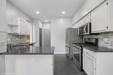Kitchen - 1601 Spaulding Rd, Bartlett, IL 60103 photo 2 of 2
